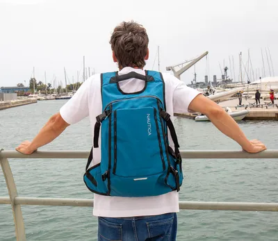 Produktbild von Nautica Travel Rucksack 25L blau – wasserabweisender Laptop Rucksack bis 15,6 Zoll – leichter Handgepäck Rucksack für Damen & Herren – Daypack für Reisen und Alltag