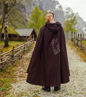 Produktbild von Wikinger Umhang mit Wolfsstickerei Braun "Alpha"
