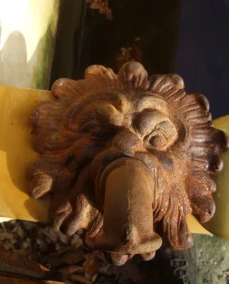 Produktbild von Wasserspeier, Auslauf, aus anitik-Eisen, Brunnenauslauf, Neptun, für Wandbrunnen