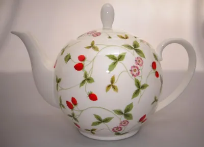 Produktbild von Teetrinker Set MIRELLA mit Erdbeeren Teekanne, Stövchen und Tasse TeaLogic