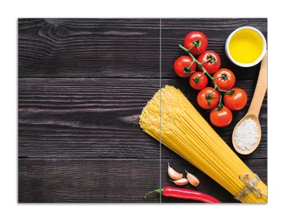 Produktbild von Wallario Herdabdeckplatte aus Glas, Größe 70 x 52 cm 2-teilig, Motiv Italienisches Menü mit Spaghetti, Tomaten, Salz und Chilischoten
