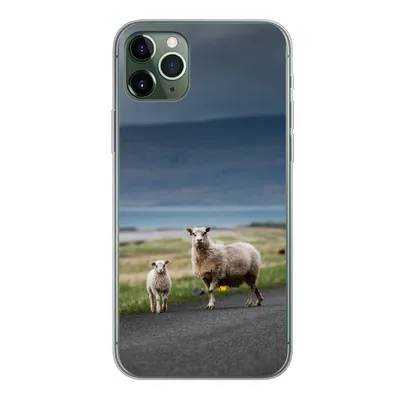 Produktbild von MuchoWow® Handyhülle Schutzhülle Hülle für iPhone 11 Pro Max Schaf - Lamm - Sturm Silikon Softcase Handy Hülle - Schutz