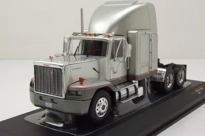 Produktbild von ixo models TR166 GMC General SBFA Zugmaschine 1988 grau metallic 1:43