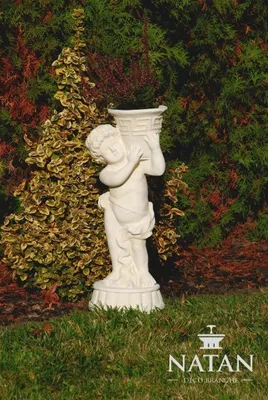 Produktbild von Skulptur eines Kindes mit Blumen