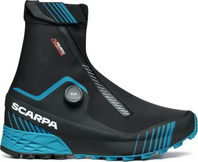 Schwarz-blaue Trailrunning-Schuhe "Ribelle Run Kalibra G" von Scarpa mit wasserdichter Membran und BOA-Verschlusssystem.