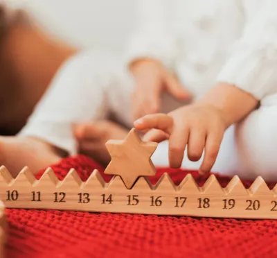 Produktbild von Holz-Adventskalender mit Stern für ein kreatives Countdown bis Weihnachten