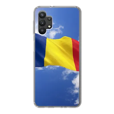 Produktbild von MuchoWow® Handyhülle Schutzhülle Hülle für Samsung Galaxy A32 5G Rumäniens Flagge weht am Himmel Silikon Softcase Handy Hülle - Softcase