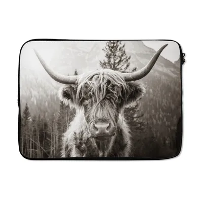 Produktbild von MuchoWow® Laptop Hülle 13 Zoll Schottischer Highlander - Kuh - Tiere - Schwarz - Weiß Laptoptasche - Laptophülle - Sleeve - Rundumschutz