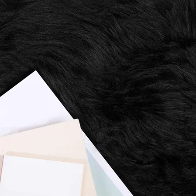 Image de Tapis en Fourrure artificielle vidaXL TAFALLA Noir 140 x 200 cm