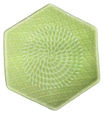 Produktbild von Kaladia Keramik Reibeteller Hexagon - Hellgrün - ideal zum Zerkleinern von Zutaten - 12x3 cm - handgemacht & handbemalt