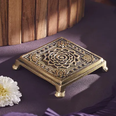 Produktbild von Antikes Messing Pooja Chowki mit Shree Yantra Design