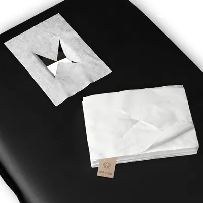 Productafbeelding van 100 wegwerp neusdoekjes, hygiënische pads met een X-vormige uitsparing, geschikt voor massageapparaten. 100% biologisch, huidvriendelijk en zacht, afmetingen 30 x 21 cm