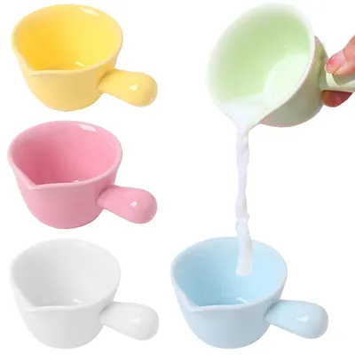 Imagen del producto de Juego de 5 tazas de porcelana para leche, con un elegante asa