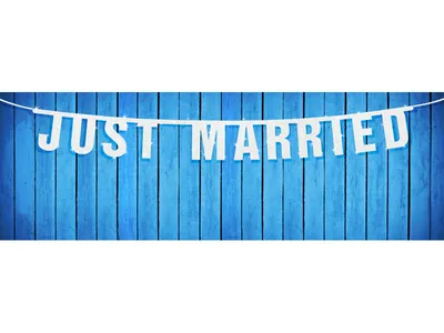 Produktbild von Buchstabenkette 'Just  Married' weiß