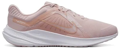 Imagen del producto de Nike Quest 5, color Barely Rose Rose Whisper (para mujer) - Talla EU 42.5