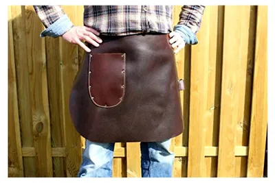 Produktbild von Tolle Werkzeugschürze, Arbeitsschürze | ECHT Leder, besonders KRÄFTIG | Lederschürze mit Tasche und Schlaufen | Auch verwendbar als Schweißerschürze, Schmiedeschürze, Grillschürze