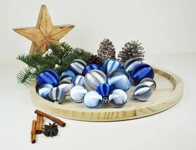 Produktbild von JACK by Inge 50x Kunststoff Kugeln Blau Grau Christbaumkugeln inkl. Haken Ø 4 + 6 cm Kugel Box