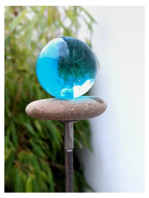 Produktbild von Gartenstecker mit Glaskugel und Steinfigur, Höhe 115 cm