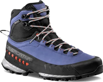 Wanderschuh "TX5 Woman GTX" von La Sportiva in lila und schwarz mit grauen Schnürsenkeln und rutschfester Sohle.
