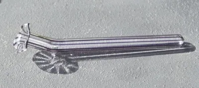Produktbild von Liegeväschen mit Farbstreifen Glas 10cm lila