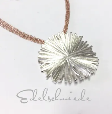 Produktbild von Edelschmiede925 Silberanhänger mit floralem Motiv rosévergoldet und matt inkl Kette