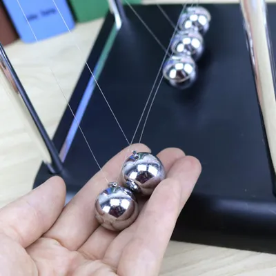 Produktbild von Newtons lustiges Metall-Balanceball-Physik-Wissenschafts-Schreibtischspielzeug-Zubehör