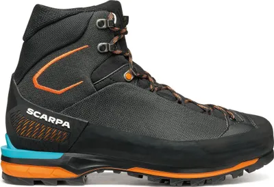 Schwarze Bergschuhe "Zodiac Tech LT GTX" von Scarpa mit orangefarbenen und blauen Akzenten; seitliche Ansicht.
