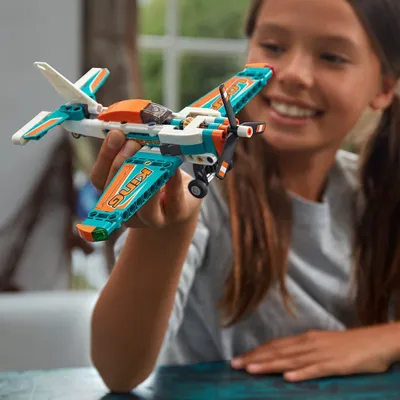 Obrázok produktu pre LEGO Technic 42117 Pretekárske lietadlo; stavebnica pre chlapcov a diev?atá so zá?ubou v stavaní modelov lietadiel (154 dielikov)