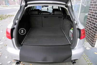 Produktbild von 3-tlg Kofferraummatte mit Ladekantenschutz passend für Audi A6 4F C6 Avant Kombi