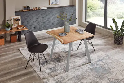 Produktbild von 3tlg. Essgruppe Laxmi 80 x 80 cm, Akazienholz massiv, naturfarben, Baumkantentisch mit Vier Metallbeinen in Silber + 2X Schalenstuhl Lerche in Schwarz