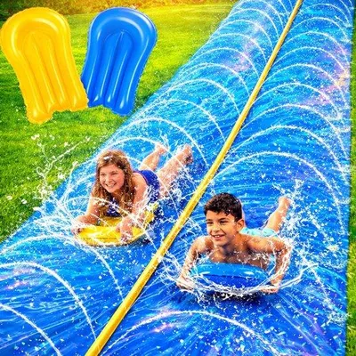 Produktbild von Unyqoos® Extra lange Wasserrutsche 9,14 x 1,83 m – mit Sprinkler, 2 aufblasbaren Rutschbrettchen (50,8 x 35,5 cm) und 6 Erdankern – Gartenspaß für Kinder