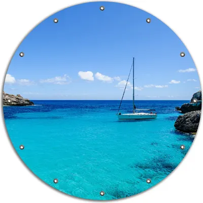 Produktbild von Wallario rundes Outdoor-Poster für Garten oder Balkon, Motiv Segelboot in der Bucht, 90 cm Durchmesser
