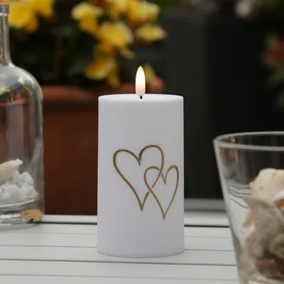 Produktbild von LED Kerze goldene Herzen - Kunststoff - H: 15cm - D: 7cm - Timer/Sensor - für Innen/Außen - weiß