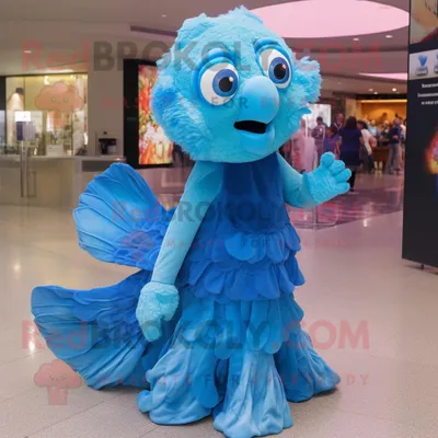 Produktbild von Himmelblauer REDBROKOLY Betta-Fisch Maskottchen Kostüm charakter bekleidet mit einem Abendkleid und Fäustlingen