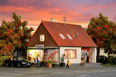 Produktbild von Kibri 38720 - H0 Einfamilienhaus mit Laden - Neu