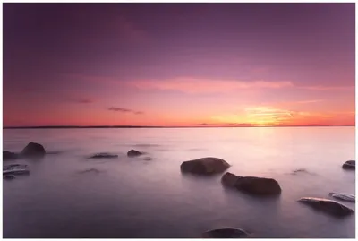Produktbild von Wallario Premium Glasbild, freischwebende Optik, kräftige Farben, Größe 90 x 60 cm Motiv Nebel am See bei Sonnenuntergang
