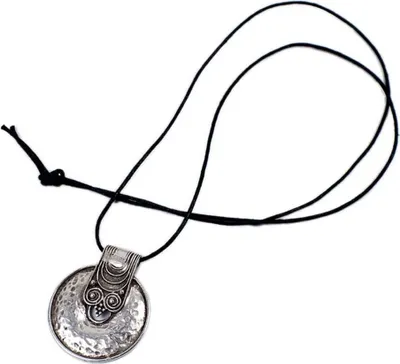 Produktbild von Minott Kette aus Baumwolle zum verknoten mit Runder Anhänger 21330