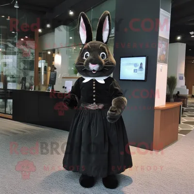 Produktbild von Schwarzer REDBROKOLY Hase als Maskottchen kostüm bekleidet mit einem Empire-Taillenkleid und Ohrringen