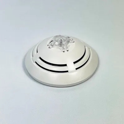Obrázek produktu pro Esser 802374 O²T Multisenzorový detektor IQ8Quad, požární detektor, optický/tepelný, inteligentní detekce, rychlá reakce