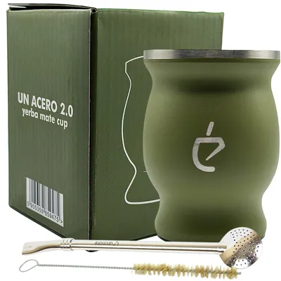 Produktbild von Un Mate Jungle Yerba-Mate-Set 3-teilig – grüner Edelstahlbecher 230 ml, Bomba 19 cm und Reinigungsbürste