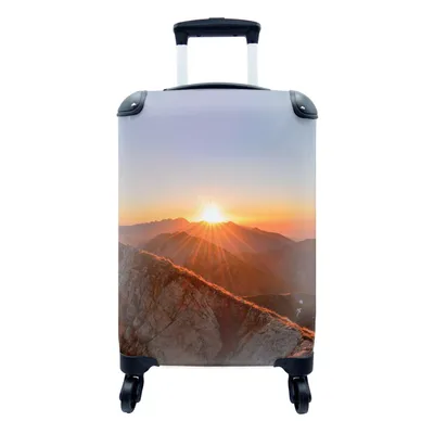 Produktbild von MuchoWow® Koffer Handgepäck Trolley Rollkoffer Kleine Reisekoffer mit 4 Rollen - Berg - Landschaft - Sonne - Cabin Size < 55x40x23 cm & 55x40x20 cm - Fotokoffer - Kabinenkoffer - Boardgepäck - Reise-Box - Reisekoffer - Reisegepäck - Koffer mit Bild - Trolley für Kinder