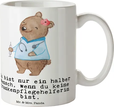 Produktbild von Mr. & Mrs. Panda Trinkbecher Krankenpflegehelferin Herz - Weiß - Geschenk, Kaffeetasse, Beruf, Ausbildung, Teetasse, Spruch, Tasse, Pflegehelferin, Henkelpott, Bedruckte