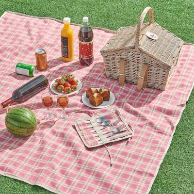 Zdjęcie produktu dla Kosz piknikowy "Bucchianico" dla 2 osób kompletny zestaw z talerzami, szklankami, sztućcami, kocem wiklinowym natura/czerwony