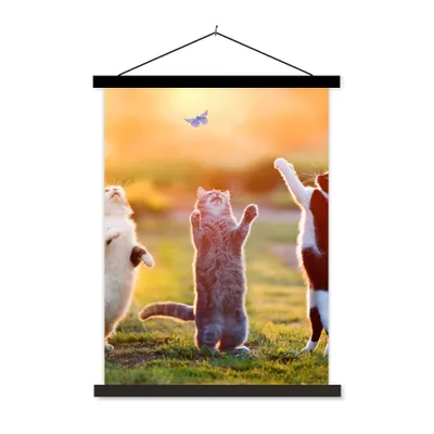 Produktbild von MuchoWow® Textilposter Katzen - Schmetterling - Sonnenuntergang - Gras - Natur 40x53 cm mit schwarzem Rahmen - Abbildung