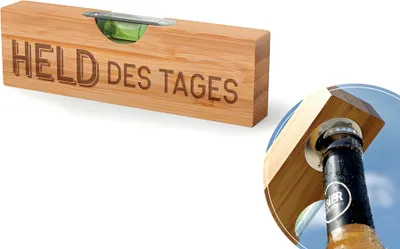 Produktbild von Flaschenöffner aus Bambus und Edelstahl, Motiv Held des Tages