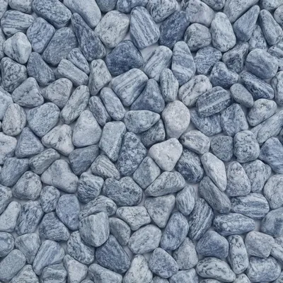 Blaugrau gemaserte Kieselsteine dicht aneinander liegend im Detail