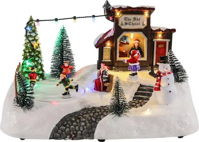 Produktbild von LED Weihnachts Dorf Szene - THE SKI SCHOOL - Beleuchtete Eisbahn mit fahrenden Figuren - Tischdeko Fensterdeko