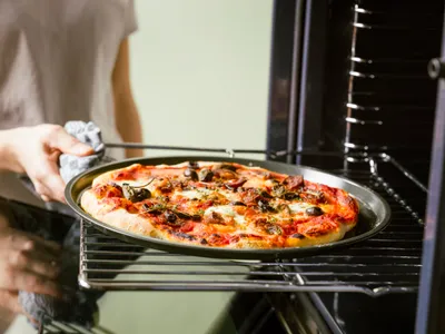 Immagine prodotto di Dagelijkse Kost Teglia per pizza Jeroen Meus - Senza PFAS, acciaio alluminio di alta qualità, Ø 33 cm