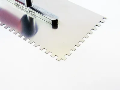 Produktbild von Zahnkelle Maurerkelle Zahnspachtel Putzkelle 280x130 Fliesenkelle Holzgriff Edelstahl Zahn 6x6mm CT029