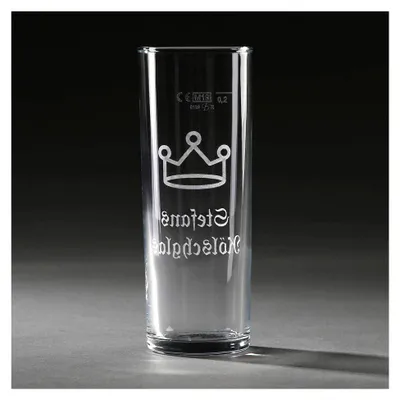 Produktbild von Kölsch Glas mit Gravur – 0,2 L Kölner Stange mit Wunschtext & Motiv – personalisiertes Bierglas mit Eichstrich – 15 cm hoch – individuell gravierbar